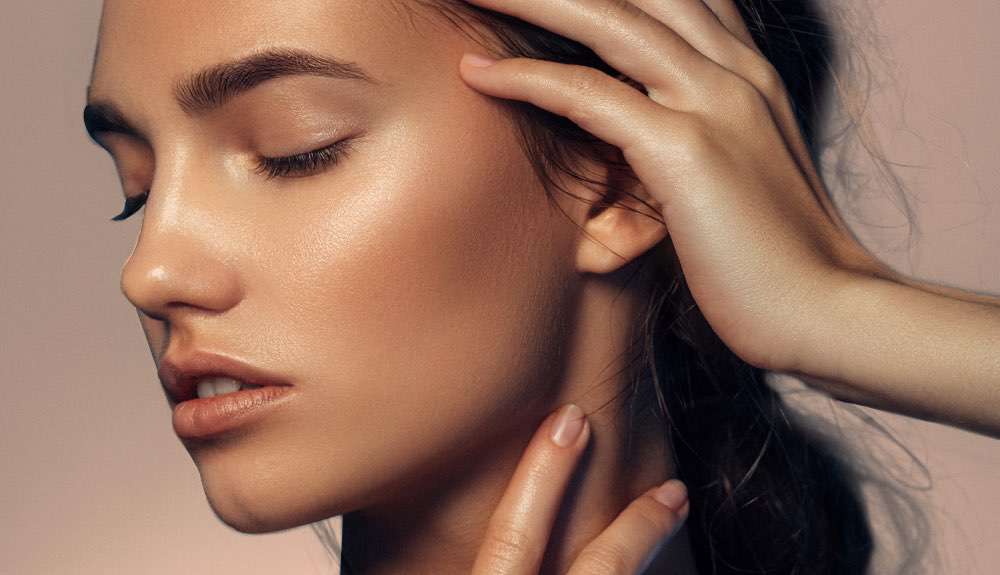 Zeg hallo tegen Cloud Skin: De heilige graal make-up trend van 2021