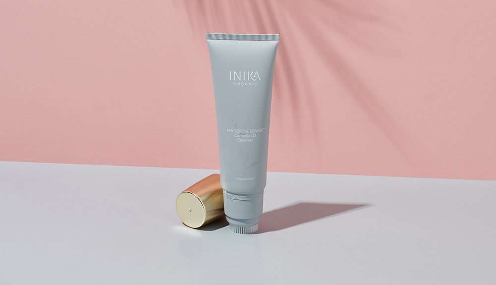 Hoe een natuurlijke gezichtsreiniger te gebruiken