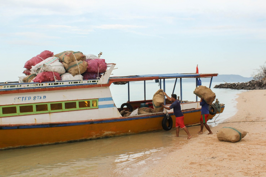 Hoe INIKA Organic samenwerkt met CleanHub om plastic afval te bestrijden